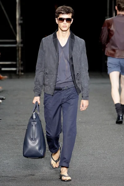 Look 38